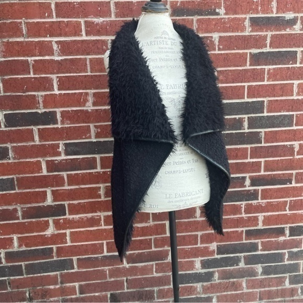 Black Faux Fur Vest HG